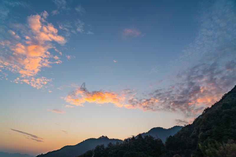空中抛枪